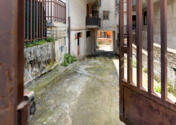 Deposito + garages (2).jpg - Magazzino Via Antonio de Curtis 27, Misterbianco - foto 2