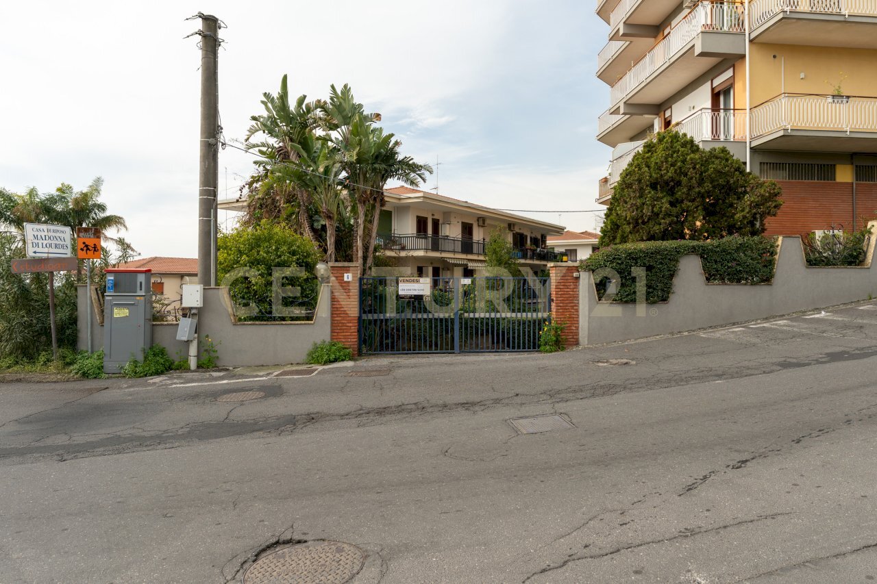 Via Convento del Carmine 6 (3).jpg - Magazzino Via Convento del Carmine 6, Tremestieri Etneo - foto 2