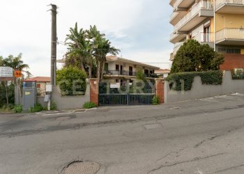 Via Convento del Carmine 6 (3).jpg - Magazzino Via Convento del Carmine 6, Tremestieri Etneo - foto 2