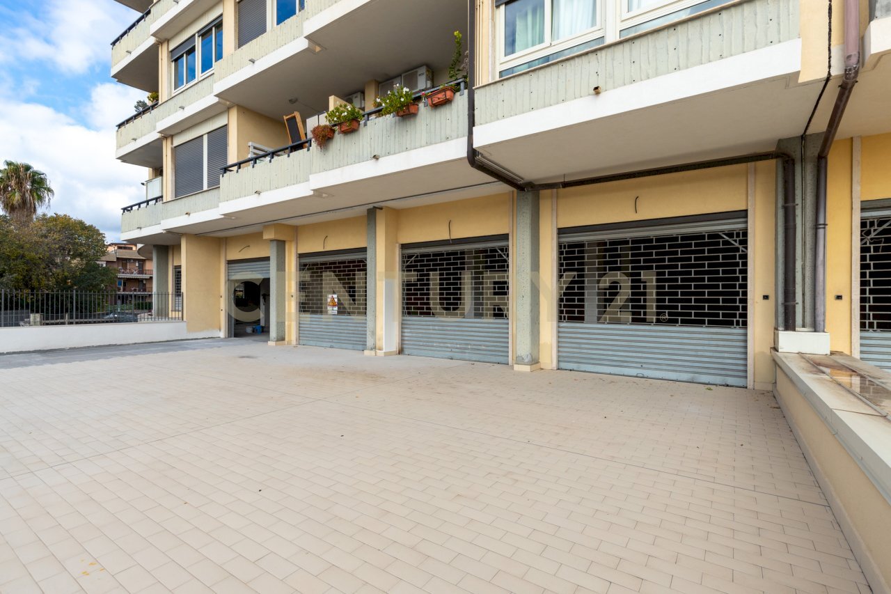 Botteghe e garage gravina (4).jpg - Supermercato - Minimarket Via Giuseppe Mazzini 35, Gravina di Catania - foto 3