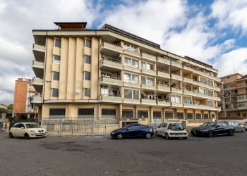 Botteghe e garage gravina (1).jpg - Supermarket - Minimarket Via Giuseppe Mazzini 35, Gravina di Catania - photo 2