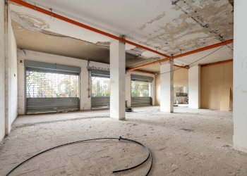 Botteghe e garage gravina (12).jpg - Supermarket - Minimarket Via Giuseppe Mazzini 35, Gravina di Catania - photo 12