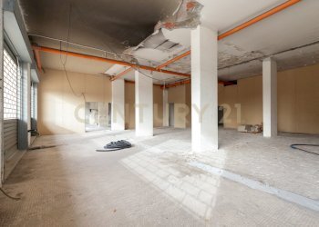 Botteghe e garage gravina (13).jpg - Supermarket - Minimarket Via Giuseppe Mazzini 35, Gravina di Catania - photo 13