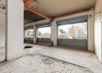 Botteghe e garage gravina (16).jpg - Supermarket - Minimarket Via Giuseppe Mazzini 35, Gravina di Catania - photo 16