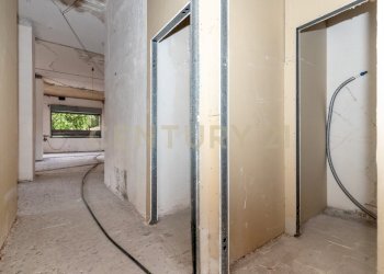 Botteghe e garage gravina (22).jpg - Supermarket - Minimarket Via Giuseppe Mazzini 35, Gravina di Catania - photo 22