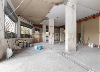 Botteghe e garage gravina (27).jpg - Supermarket - Minimarket Via Giuseppe Mazzini 35, Gravina di Catania - photo 27