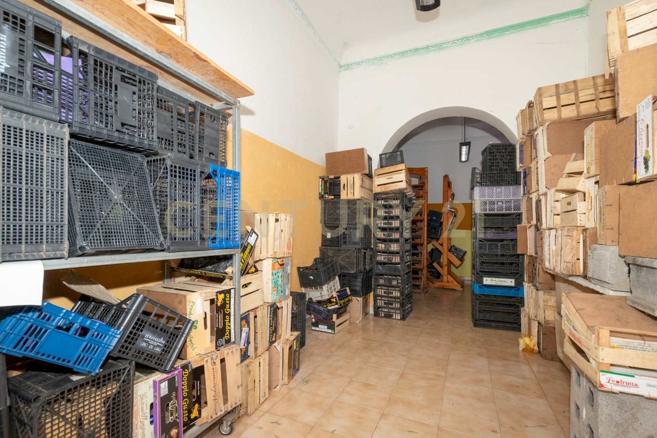 Via IV Novembre 17 Adrano (10).jpg - Commercial Premises Via IV Novembre 13, Adrano - photo 1