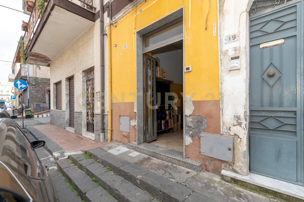 Via IV Novembre 17 Adrano (2).jpg - Commercial Premises Via IV Novembre 13, Adrano - photo 3