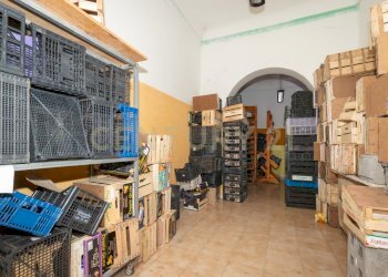 Via IV Novembre 17 Adrano (10).jpg - Commercial Premises Via IV Novembre 13, Adrano - photo 1