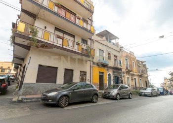 Via IV Novembre 17 Adrano (1).jpg - Commercial Premises Via IV Novembre 13, Adrano - photo 2