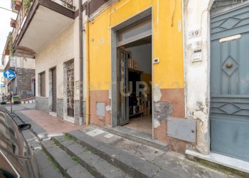 Via IV Novembre 17 Adrano (2).jpg - Commercial Premises Via IV Novembre 13, Adrano - photo 3