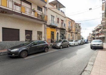 Via IV Novembre 17 Adrano (3).jpg - Commercial Premises Via IV Novembre 13, Adrano - photo 4