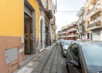 Via IV Novembre 17 Adrano (4).jpg - Commercial Premises Via IV Novembre 13, Adrano - photo 5