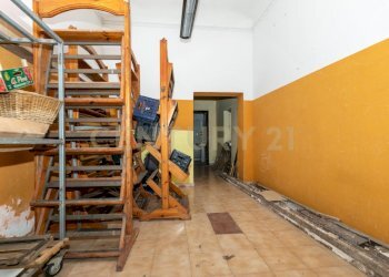 Via IV Novembre 17 Adrano (17).jpg - Commercial Premises Via IV Novembre 13, Adrano - photo 17