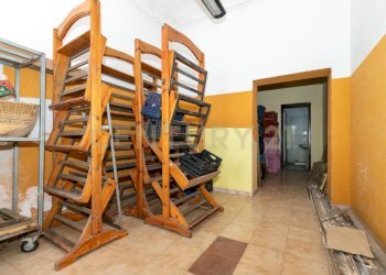 Via IV Novembre 17 Adrano (18).jpg - Commercial Premises Via IV Novembre 13, Adrano - photo 18