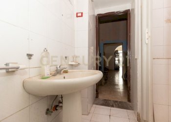 Via IV Novembre 17 Adrano (24).jpg - Commercial Premises Via IV Novembre 13, Adrano - photo 24