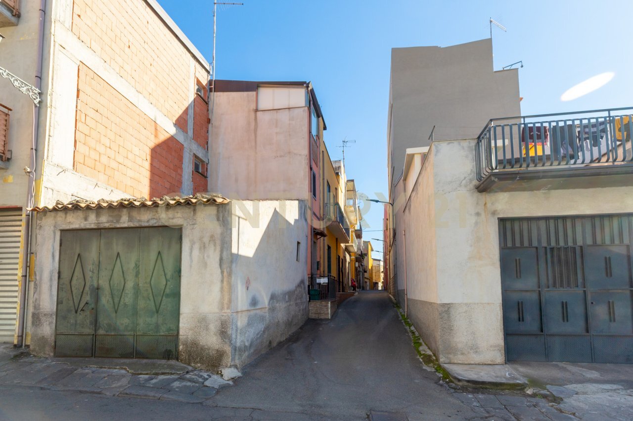 Via Carnazza 1  (1).jpg - Casa indipendente Via Carnazza 1, Adrano - foto 2