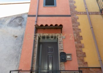 Via Carnazza 1  (5).jpg - Casa indipendente Via Carnazza 1, Adrano - foto 1