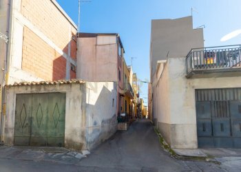 Via Carnazza 1  (1).jpg - Casa indipendente Via Carnazza 1, Adrano - foto 2