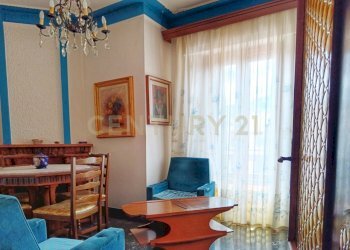 1 cucina e living.jpg - Four-room apartment Piazza Fratelli Cervi 10, Abbadia San Salvatore - photo 4