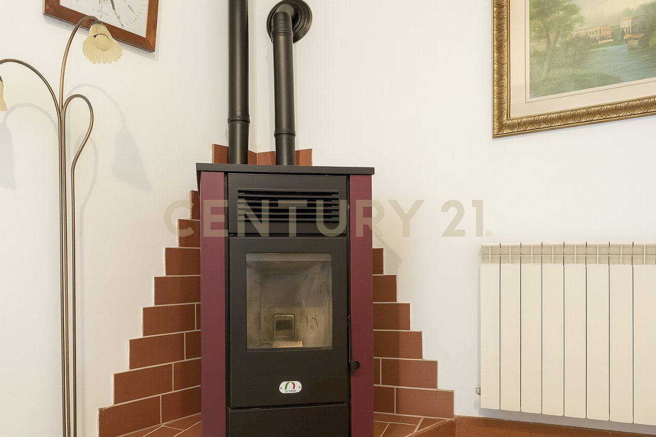 3 CUCINA E SALOTTO(1).png - Appartamento Via La Marmora, Abbadia San Salvatore - foto 3