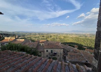 affaccio con panaroma 2.jpeg - Quadrilocale Piazza Porta Conti 7, Civitella Paganico - foto 8