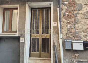 porta ingresso.jpeg - Quadrilocale Piazza Porta Conti 7, Civitella Paganico - foto 10