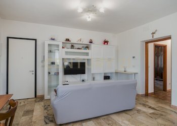 Soggiorno2 - Appartamento Via del Popolo 138/B, Lucca - foto 9