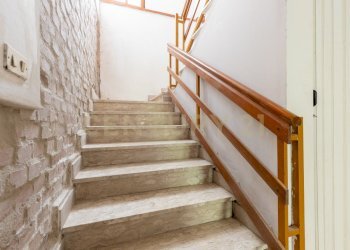 Vano scale.jpg - Casa indipendente Via Santa Maria del Giudice 503, Lucca - foto 19