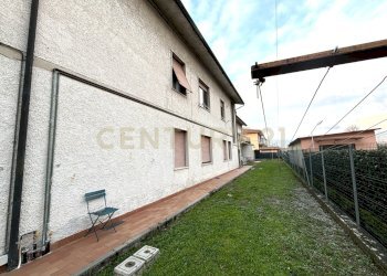 esterno retro - Casale Via dei Coselli, Capannori - photo 4