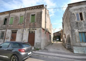 Albaredo d\'adige via Chiesa da ristrutturare (13). - Porzione di casa Via Chiesa 58, Albaredo d'Adige - foto 13