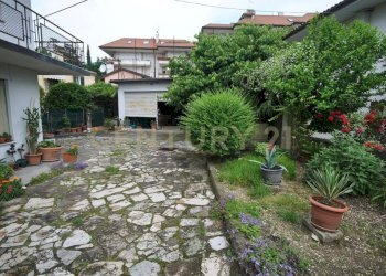 via Molini 34 36 Valdobbiadene (9).JPG - Terratetto - Terracielo via Molini 34/36, Valdobbiadene - foto 7