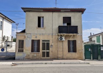 20250908_113655.jpg - Porzione di casa Via Rovigo 135, Legnago - foto 1