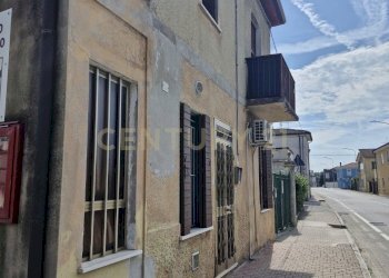 20250908_113631.jpg - Porzione di casa Via Rovigo 135, Legnago - foto 2