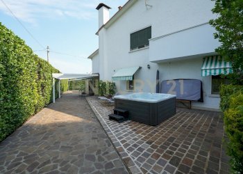 Vista lato Ovest - Villa Via F. Petrarca 11, Legnago - foto 3