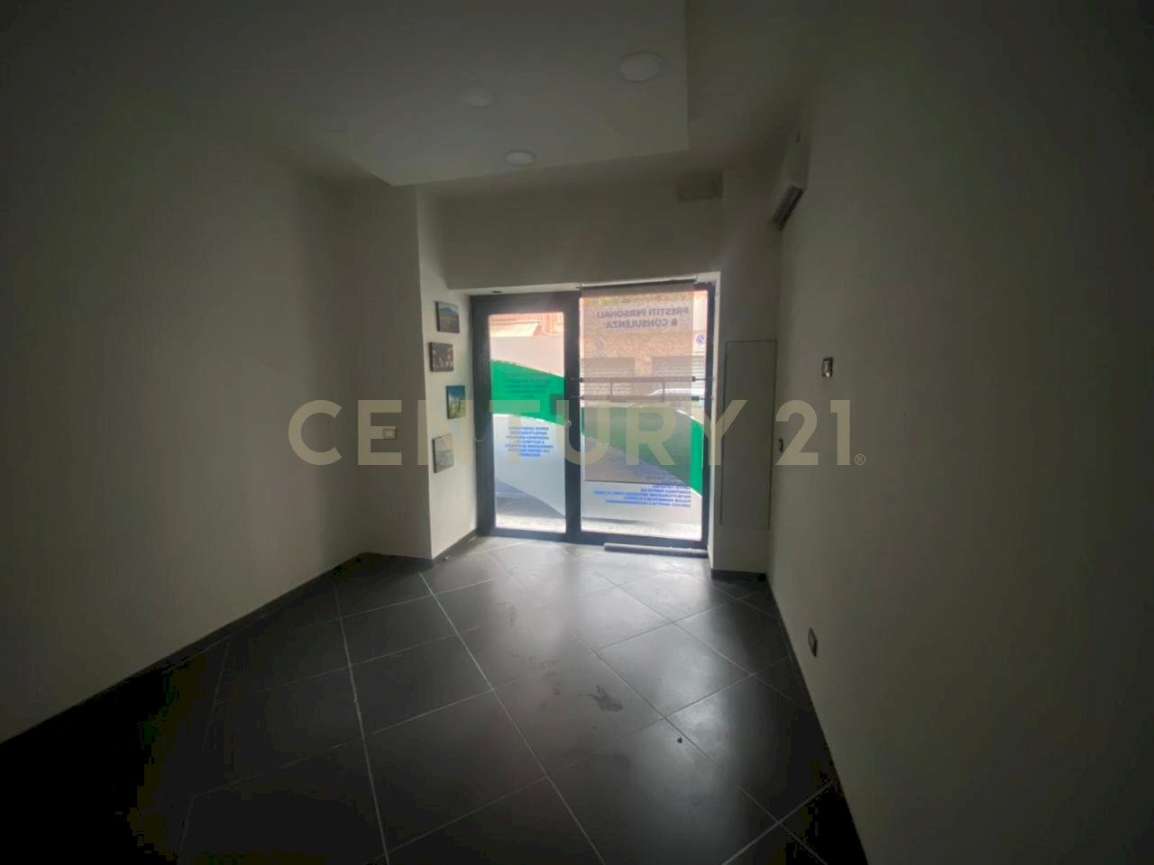 Immagine WhatsApp 2025-09-01 ore 18.27.47_7d5f790e - Commercial Premises Via Ingegnere, Catania - photo 1