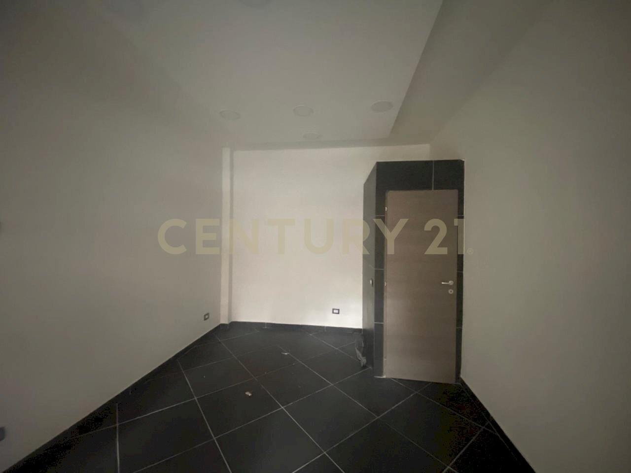 Immagine WhatsApp 2025-09-01 ore 18.27.47_ab408271 - Commercial Premises Via Ingegnere, Catania - photo 2