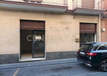 Immagine WhatsApp 2025-07-04 ore 11.09.39_9853f8d8 - Locale Commerciale Via Vittorio Emanuele 72, Aci Catena - foto 1