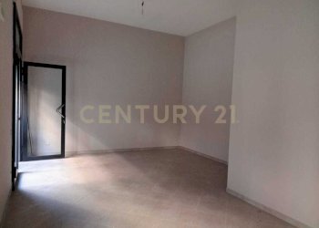 Immagine WhatsApp 2025-07-04 ore 11.09.42_8be2dbd0 - Locale Commerciale Via Vittorio Emanuele 72, Aci Catena - foto 10