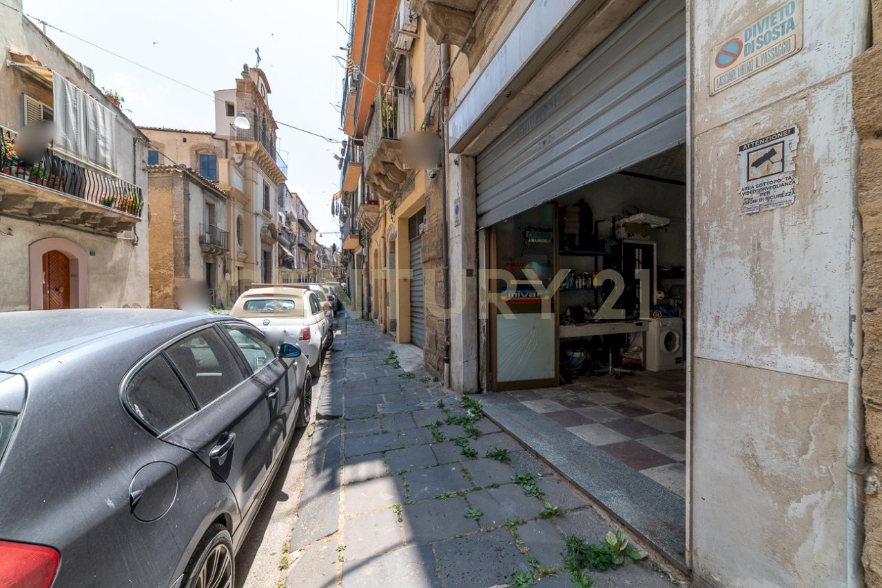 DSC00516.jpg - Locale Commerciale Via San Pietro 38, Caltagirone - foto 3