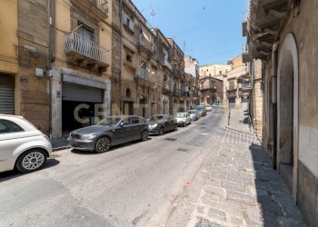 DSC00513.jpg - Locale Commerciale Via San Pietro 38, Caltagirone - foto 1