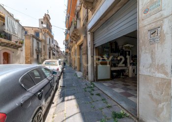 DSC00516.jpg - Locale Commerciale Via San Pietro 38, Caltagirone - foto 3