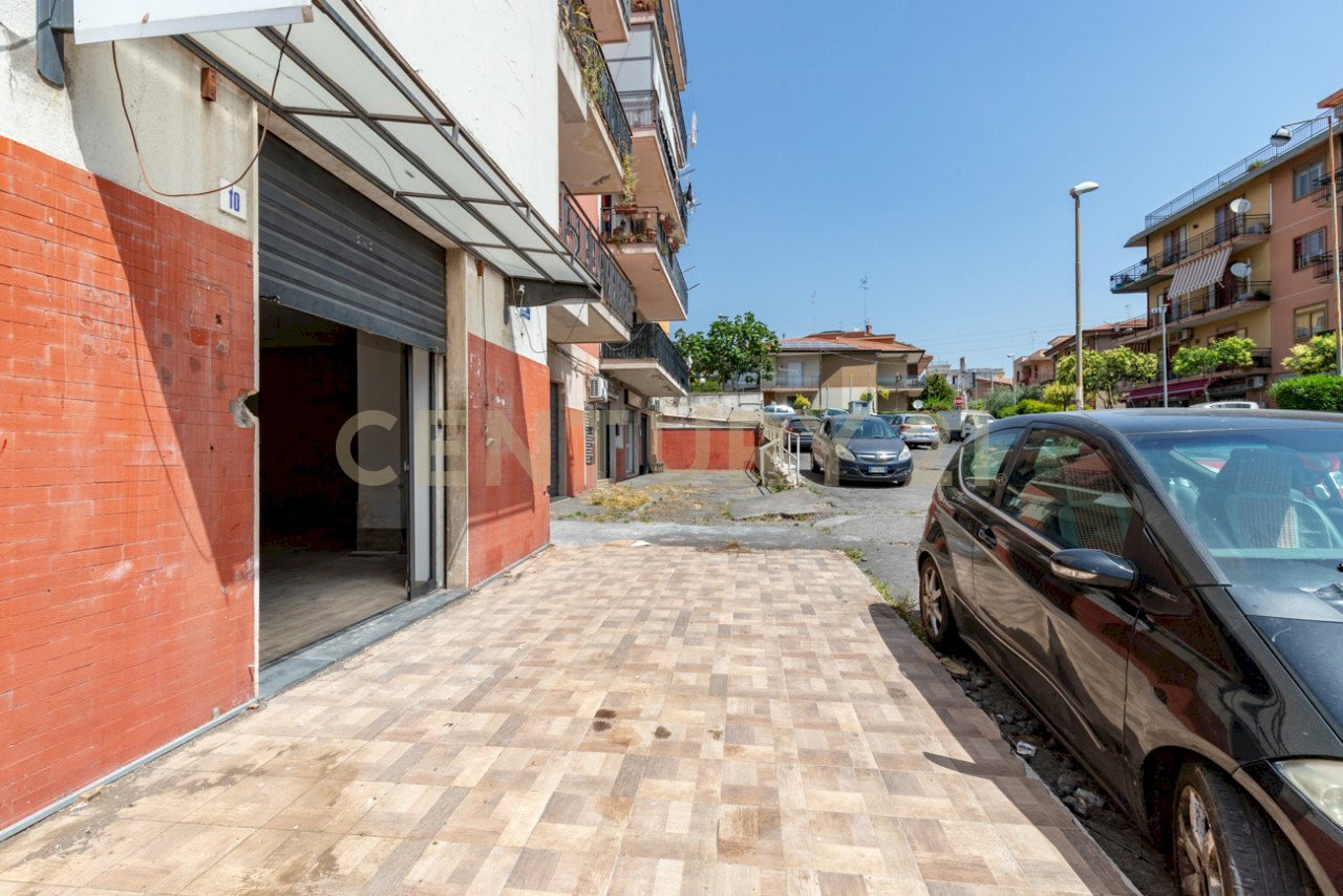 2022_06_2022062200237-650599-3.jpg - Commercial Premises Via Tiziano 10, Gravina di Catania - photo 2