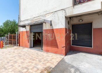 2022_06_2022062200234-650599-2.jpg - Locale Commerciale Via Tiziano 10, Gravina di Catania - foto 1