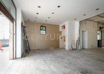 2022_06_2022062200243-650599-6.jpg - Locale Commerciale Via Tiziano 10, Gravina di Catania - foto 5