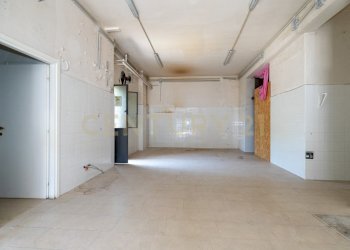 2022_06_2022062200251-650599-10.jpg - Locale Commerciale Via Tiziano 10, Gravina di Catania - foto 9