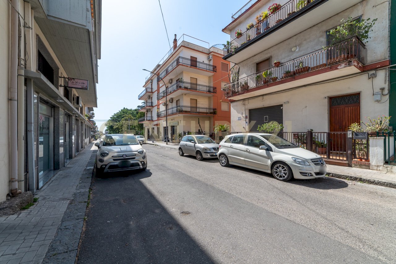 DSC00003.jpg - Locale Commerciale Via Mario Rapisardi 20, Fiumefreddo di Sicilia - foto 2