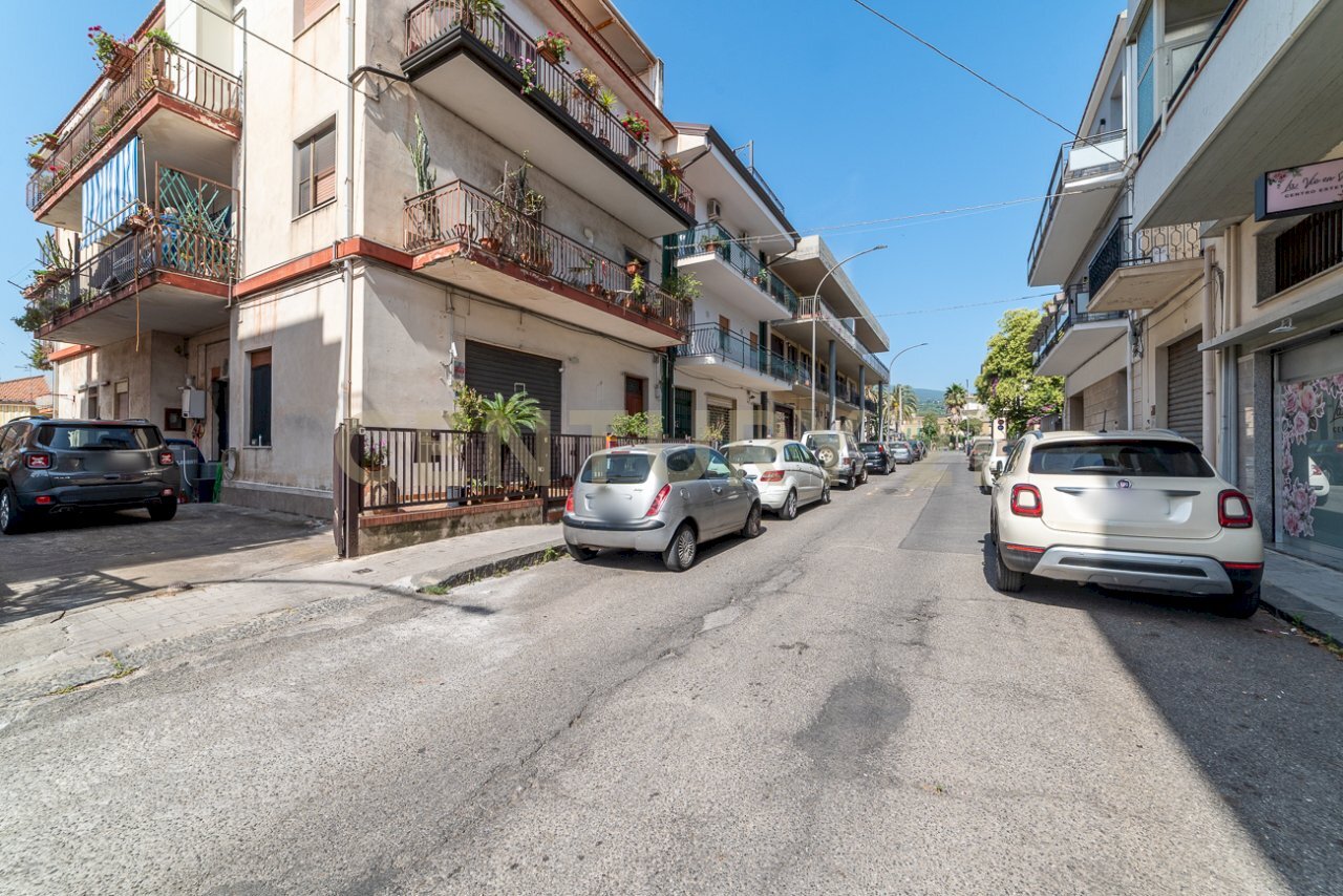 DSC00004.jpg - Locale Commerciale Via Mario Rapisardi 20, Fiumefreddo di Sicilia - foto 3