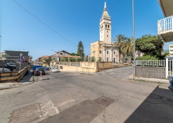 DSC00002.jpg - Commercial Premises Via Mario Rapisardi 20, Fiumefreddo di Sicilia - photo 1