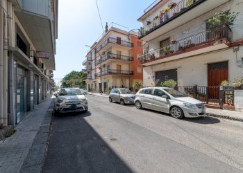 DSC00003.jpg - Commercial Premises Via Mario Rapisardi 20, Fiumefreddo di Sicilia - photo 2